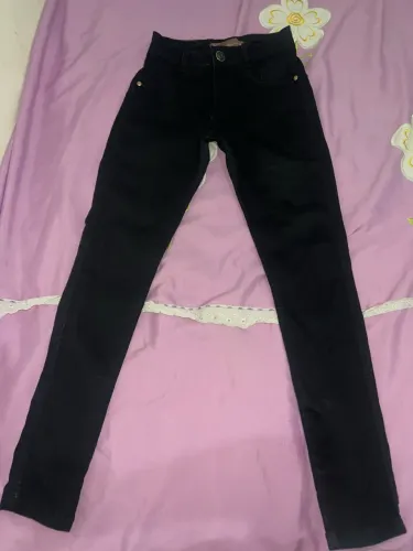 Calça jeans skinny preta