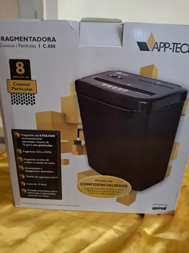 Trituradora de papel, cartão magnético e CDs.