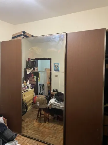Guarda roupa de casal com espelho