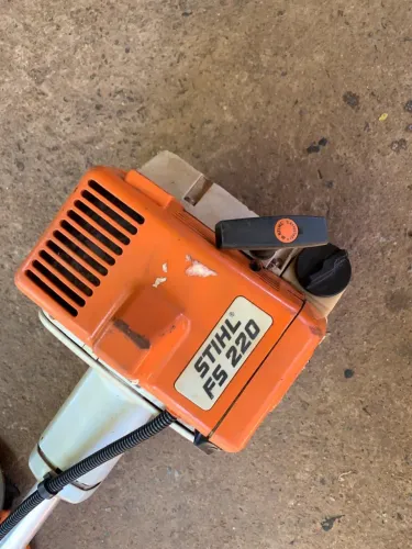 Máquina de cortar grama Stihl 