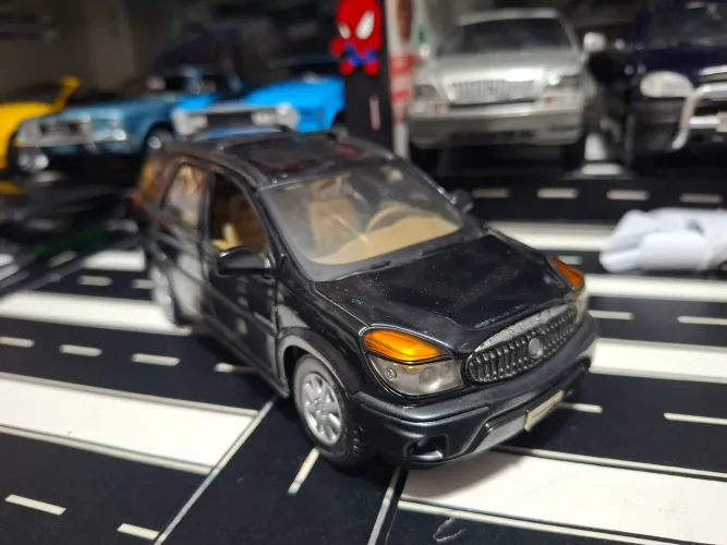 Miniatura Buick Rendez-vous 2002 escala 1/24 Maisto