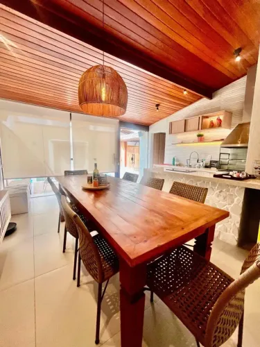 LINDA CASA MOBILIADA COM PISCINA PRIVATIVA