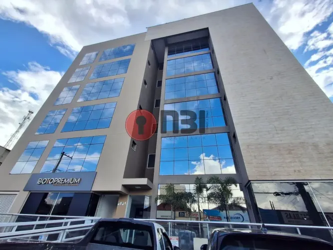 Sala comercia para locação no Centro de Mirassol-amplo espaço-banheiro-elevador