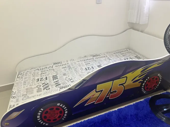 Cama infantil carro