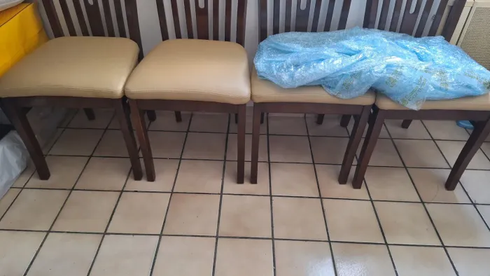 Jogo de 04 cadeiras sala ou cozinha