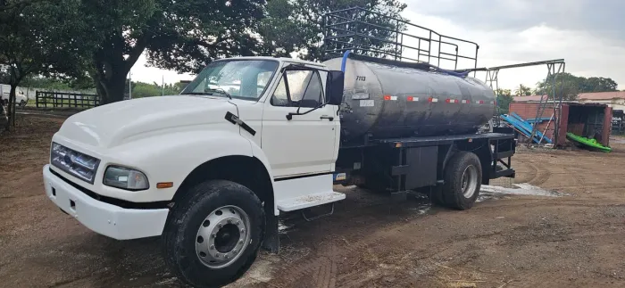 Ford F14000 (sapao)tanque pipa