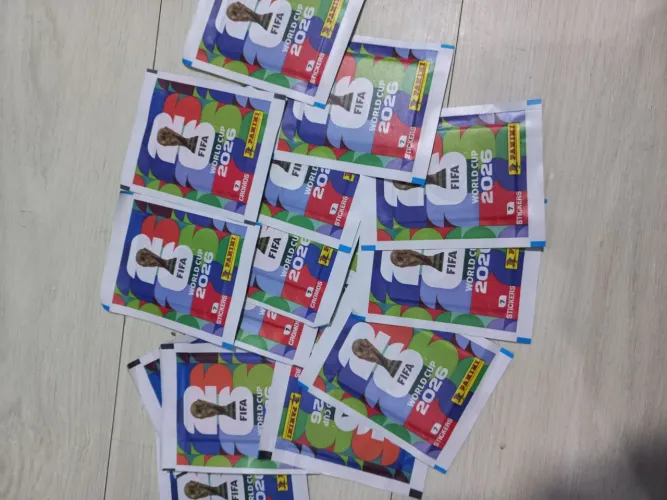 Pacote com 7 Figuras da copa 