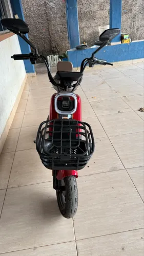 Scooter elétrica de 800w de potência