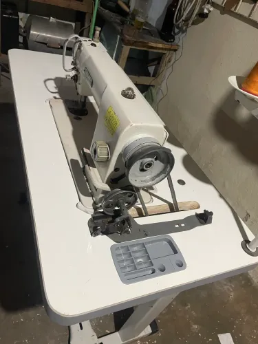 Máquina de costura industrial reta SIRUBA