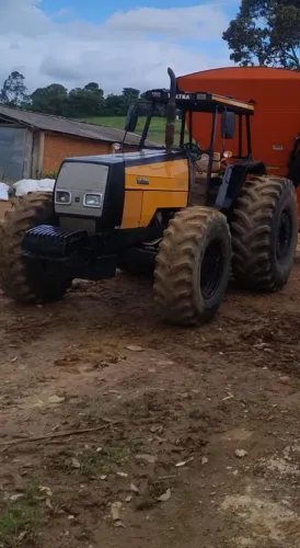 Trator Valtra 1580, ano 2002