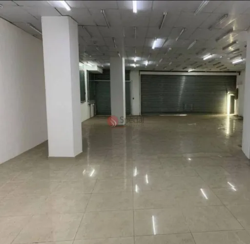 Prédio comercial na Cidade Líder, 643 m² área construída e 10 vagas