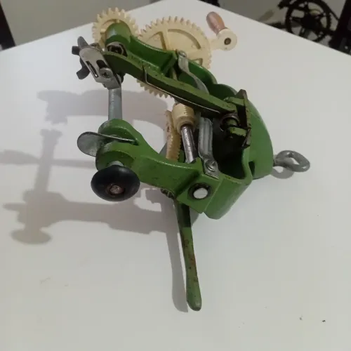 Maquina do cascar laranja muito practica