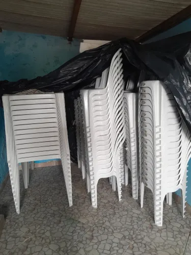 Vendo 28 jogos de mesa 240. Reais cada jogo ec1 freezer 314 litros novo 2.600