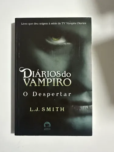 Livro Diários do Vampiro- O Despertar (L.J. Smith)- Seminovo