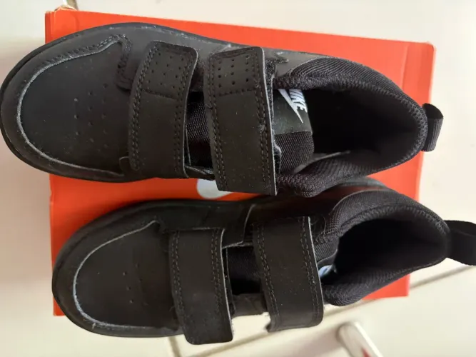 Tênis Nike tamanho 27