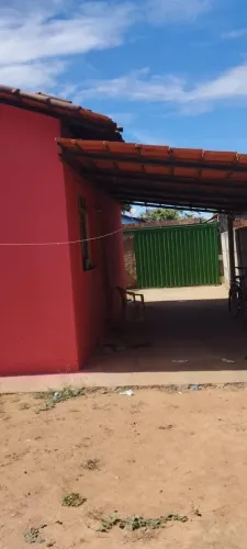 Casa com dois quartos, sala , cozinha e um banheiro e uma área em Buritizeiro Mg