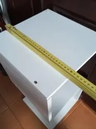 Armário de cabeceira 30cm x 30cm x 60cm de altura com divisórias