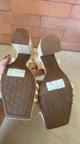 Vendo sandália Arezzo TAM 34