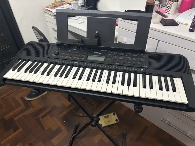 Vendo teclado Yamaha PSR-E273