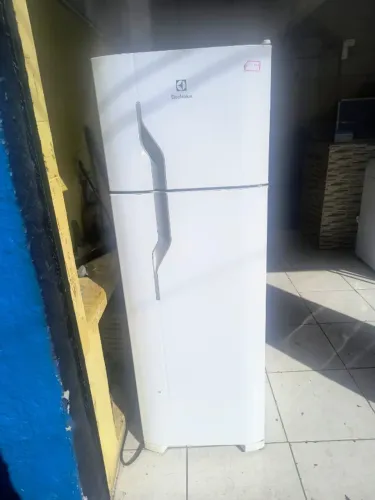 Geladeira Electrolux Cycle Defrost 260L Super Freezer Duplex Branca DC35A