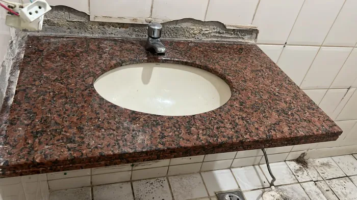 Bancadas + cubas + torneira cozinha e banheira