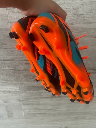 Chuteira adidas x(edição limitada do Messi)