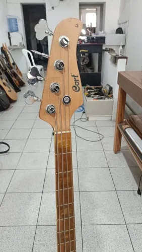Vendo contra baixo Cort Modelo G séries GB74