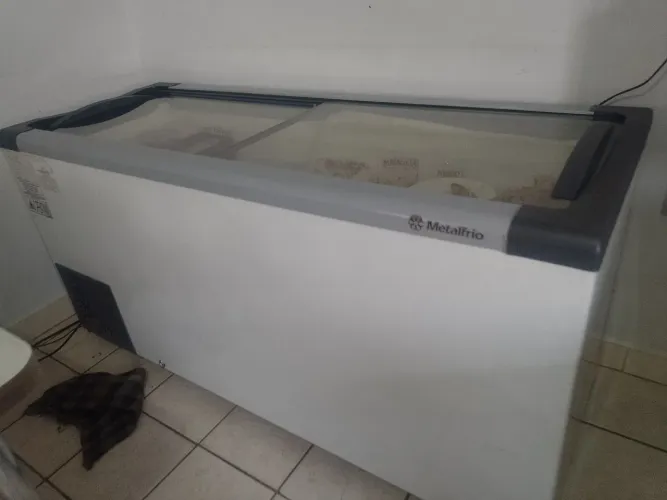 Frizer 450 litros metal frio semi-novo pouco usado menos de um ano  ZAP * 