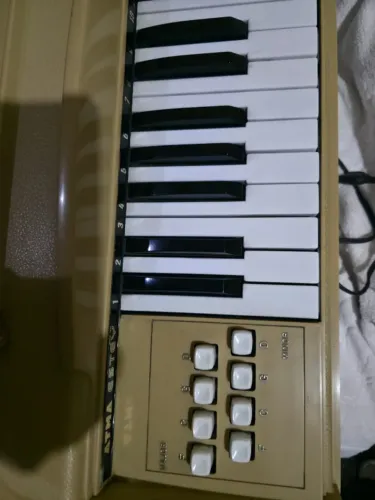 Oportunidade ! Pianinho antigo atma anos 60 promoção colecionadores 110 wats