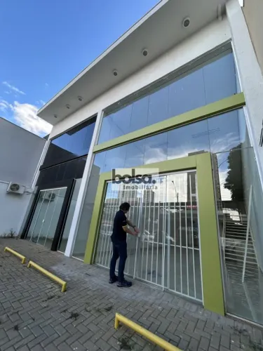 2 salões novos + vagas estacionamento