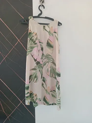Vestido curto com bolsos