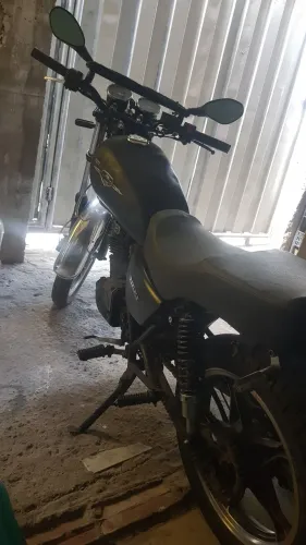 Vendo esta moto instruções 125 toda em dias só transferir