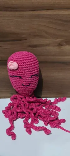 Amigurumi artesanal em crochê - 28 cm