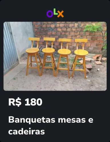 Banquete alta de madeira maciça, com encosto