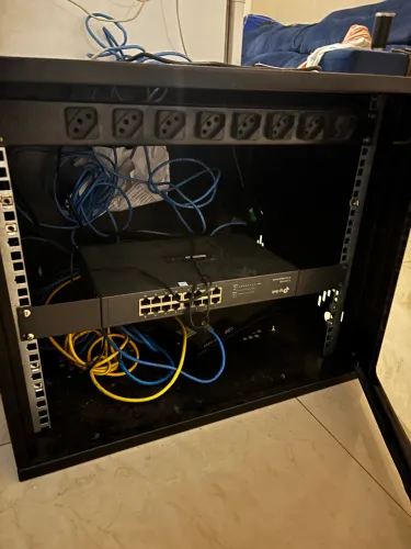 Rack com switch de 16 postas novo