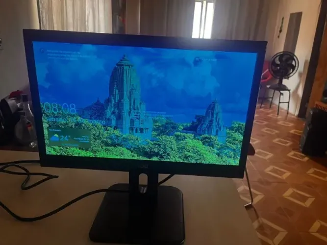 Monitor LCD AOC de 18.5 polegadas