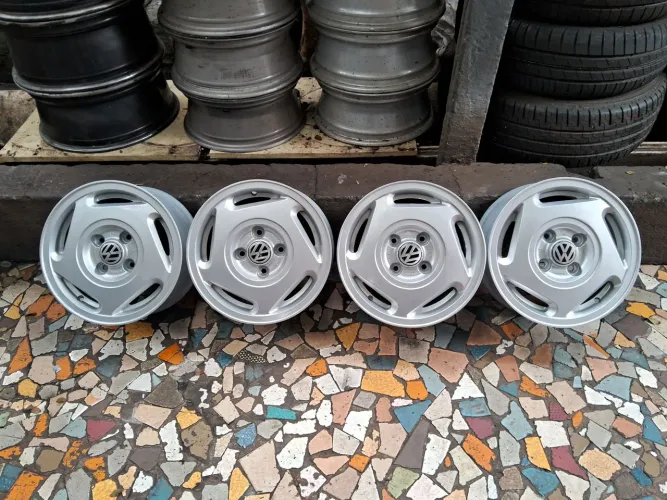 Jogo de rodas de liga leve aro 13/4 furos originais VW Gol Voyage Saveiro e outros