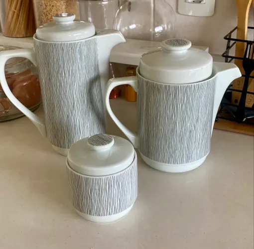 Antigo Jogo de Chá e Café Porcelana