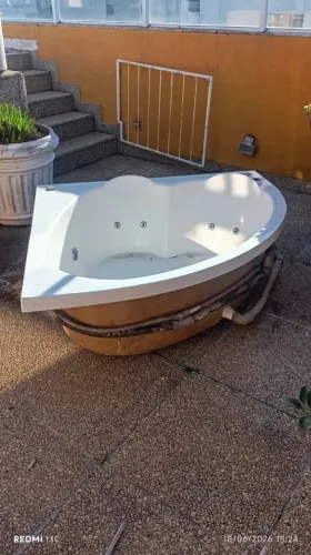 Banheira Hidromassagem de Canto Dupla 300L (Pronta p/ Instalar)
