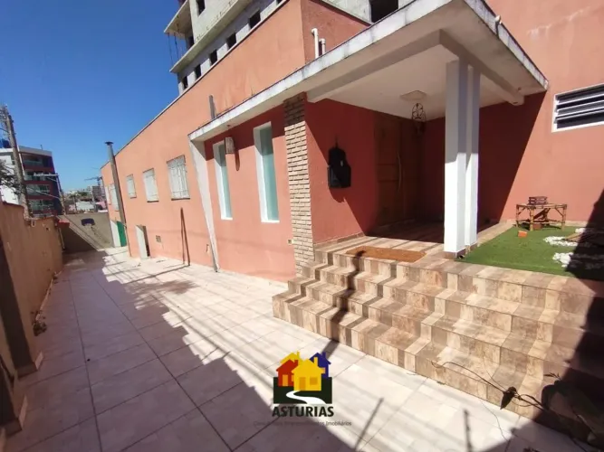 LINDA CASA PRÓXIMO AO METRÔ