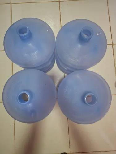 4 Garrafões vazios de água mineral de 20 litros