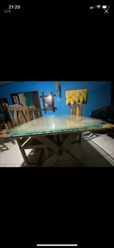 Mesa rústica, com pedra de mármore