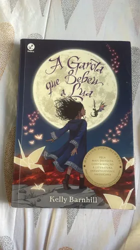 Livros: A garota que bebeu a lua; Kim