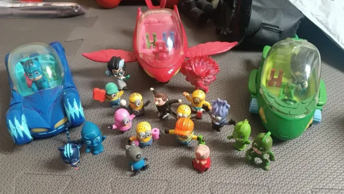 Carrinhos e bonecos PJMASK USADOS