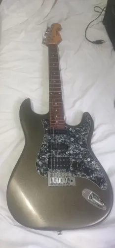 Vende-se guitarra shelter stratocaster USA Califórnia Standart