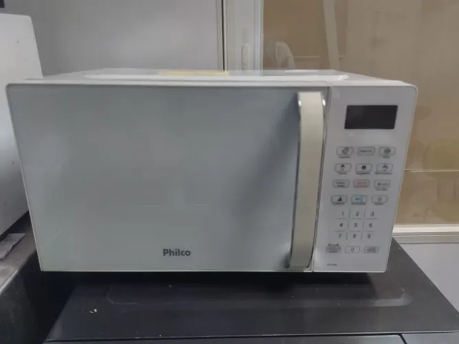 Vendo Microondas Philco Branco top de linha R$ 350,00