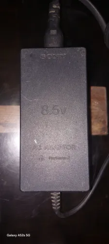 fonte de alimentação original da Sony de 8.5V específica para consoles PlayStation 2 Slim.