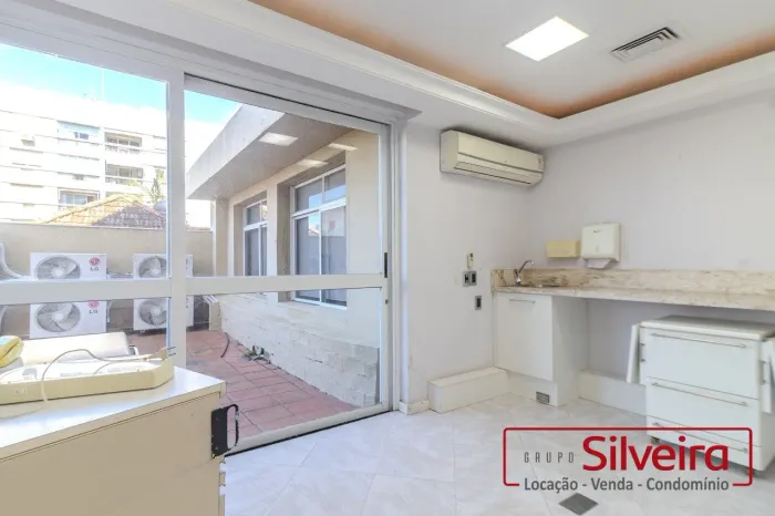 CONJUNTO COMERCIAL NO MOINHOS DE VENTO EM PORTO ALEGRE COM 3 ESCRITÓRIOS E TERRAÇO | VENDA