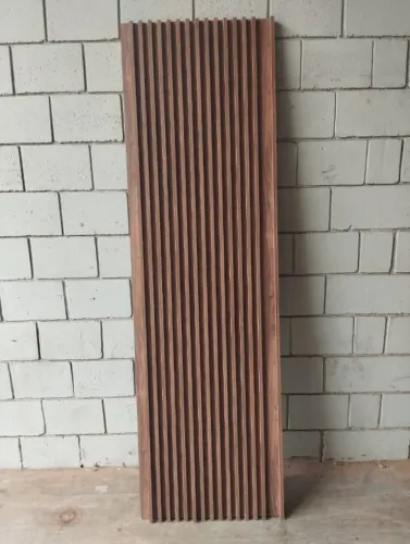 Painel Ripado Marrom 62X2.08