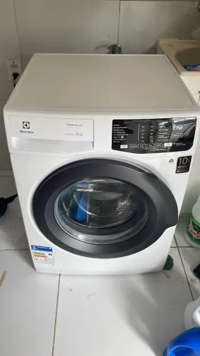 Máquina de Lavar Frontal Electrolux 11kg Inverter Premium Care com Água Quente/Vapor (LFE1